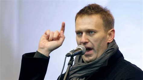  Navalny Poisoning Incident: Putin's Critic and a Quest for Transparency